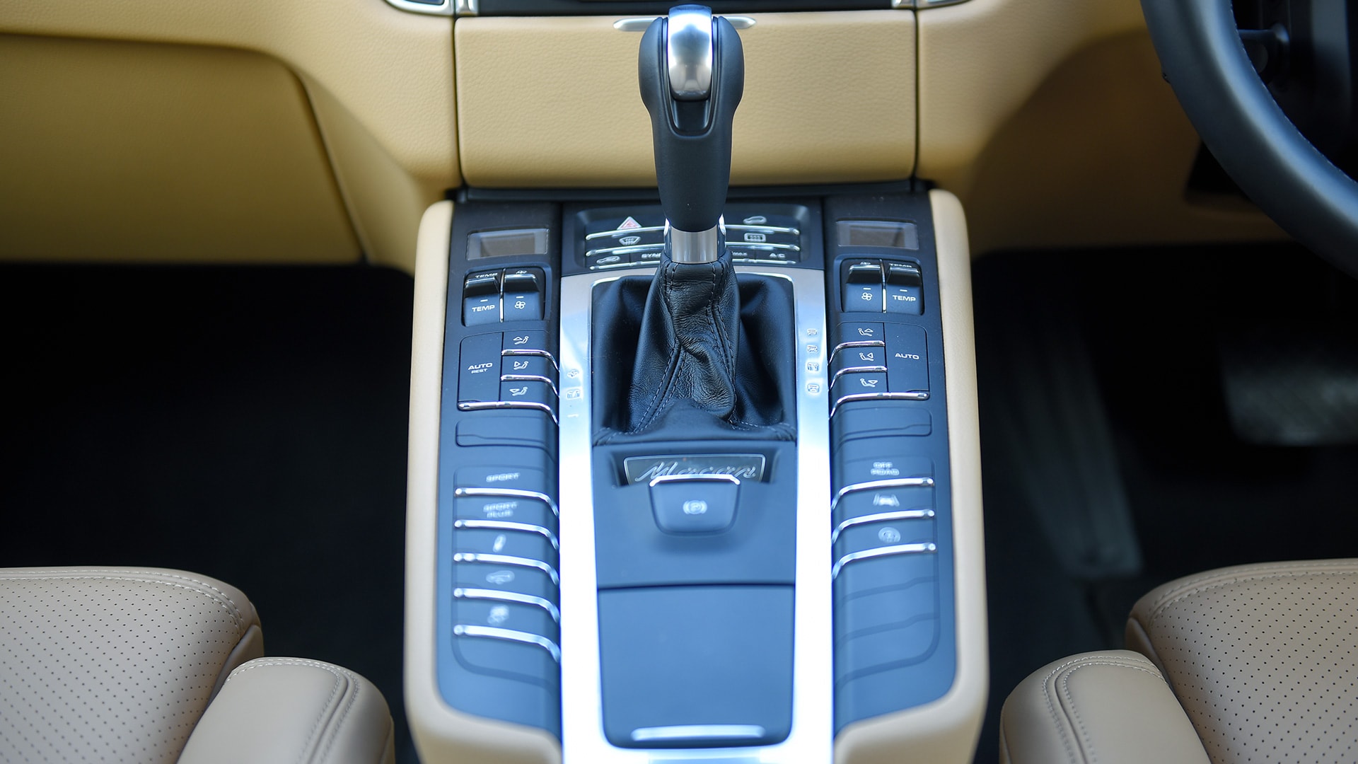 Porsche Macan 2016 R4 Interior